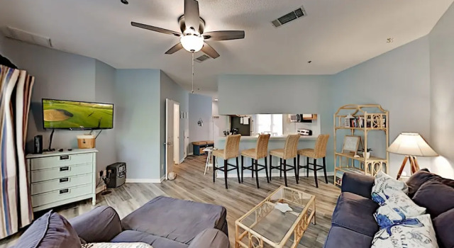 Ocean Breeze Villa, Pools & Tennis: Walk to Beach condo, Забронировать Дом для отпуска Коттеджи Южной Каролины, Коттедж