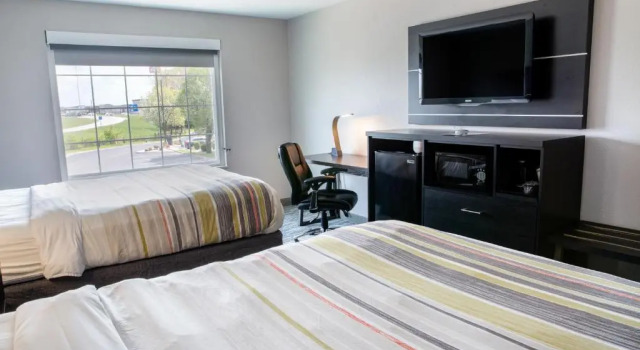 Четырёхместный номер Standard Country Inn & Suites by Radisson, Columbus West, OH