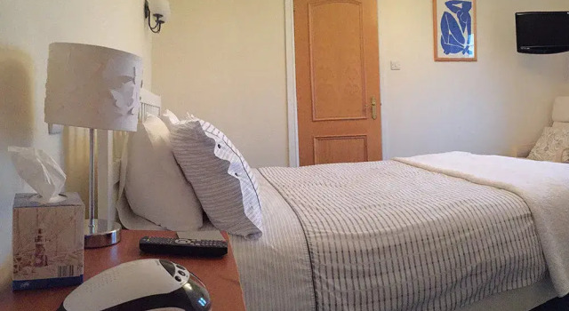 A Room in the Country, Rezervați Hotel Kirknewton West Lothian