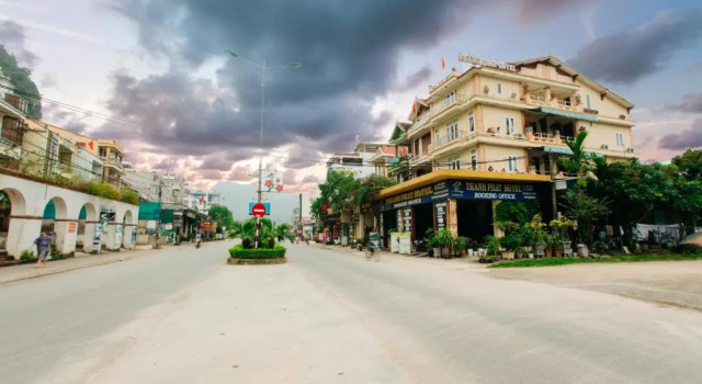 Четырёхместный номер Standard с балконом Thành Phát Hotel - Phong Nha