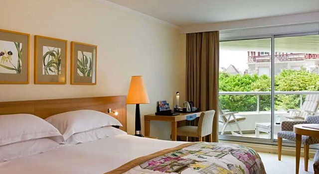 Номер Superior Sofitel Biarritz Le Miramar Thalassa