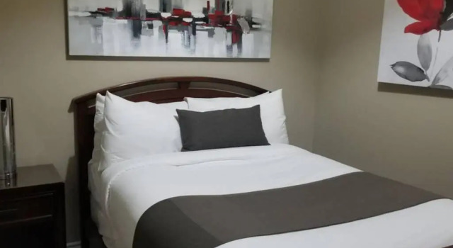 Cozy 1-BDR Suite #20 by Amazing Property Rentals, Rezerwuj Hotel Hotele w Outaouais z parkingiem, Parking