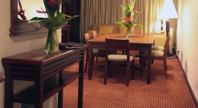 Embassy Suites By Hilton Valencia-Downtown