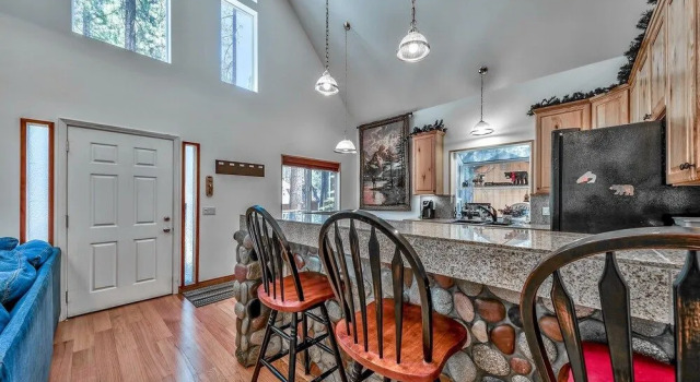 2716HM Hank Monk - 2 Br Chalet