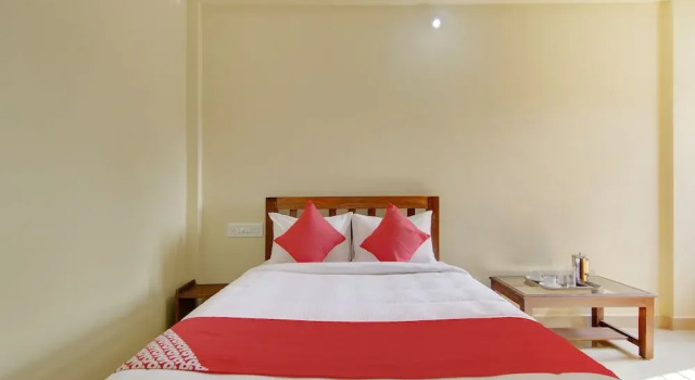 OYO 26718 The Mayura Residency, Buchen Sie Hotel Suntikoppa 