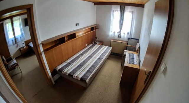 Hotel Bouda Jana, Rezerwuj Hotel Hotele w Kraj hradecki z parkingiem, Parking