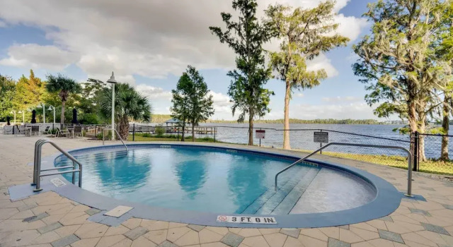 Апартаменты c 1 комнатой с балконом 1 Mi to Disney World: Lakefront Condo in Orlando!