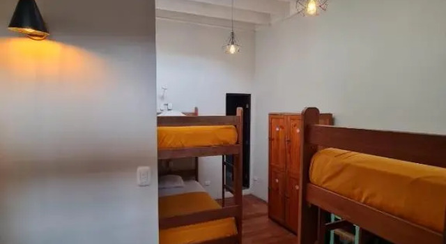 Кровать в общем номере (женский номер) Flying Dog Lima B&B