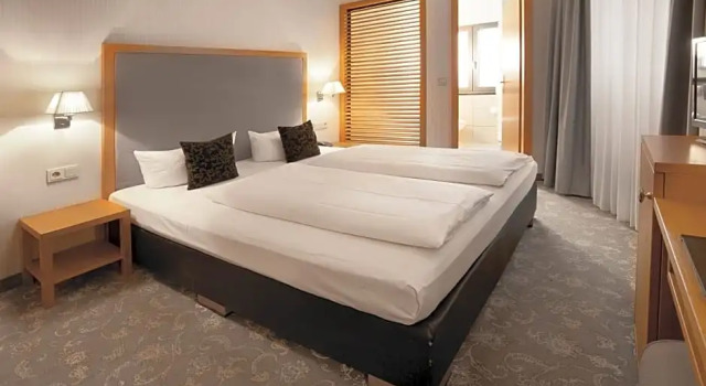 Номер Comfort TOWNHOUSE Hotel