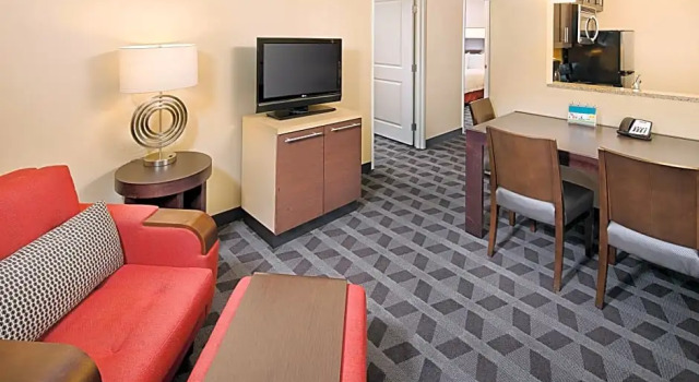 Четырёхместный люкс с 2 комнатами TownePlace Suites by Marriott Fayetteville N / Springdale