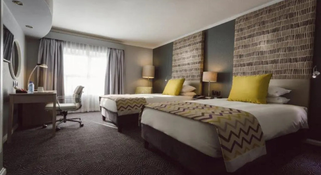 Четырёхместный номер Standard Holiday Inn Johannesburg OR Tambo Airport Hotel by IHG