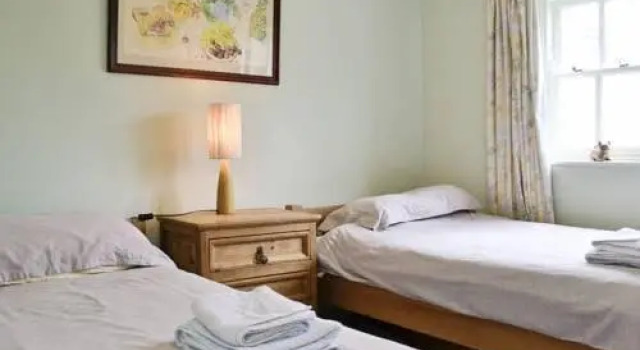Well Well, Book Hotel Eglwyswrw Pembrokeshire