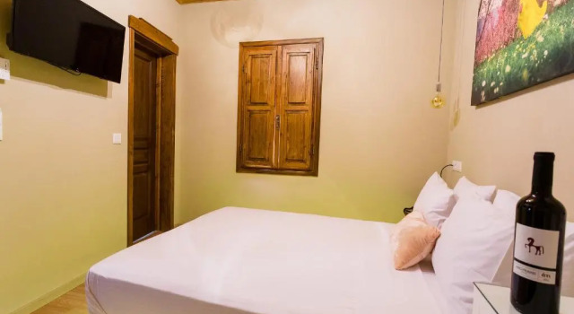 Blossom rooms & suite, Book Hotel  