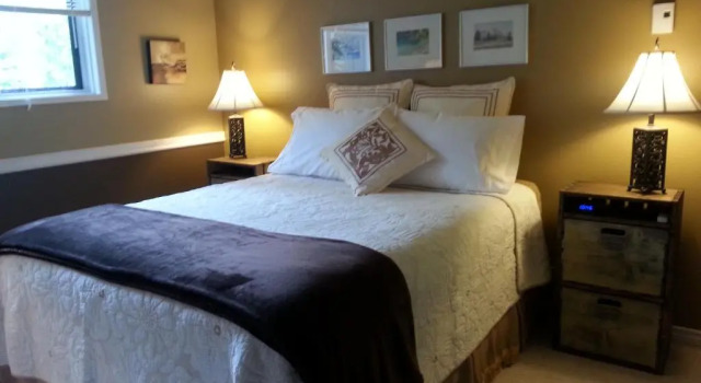 Camera Deluxe Creekside B & B