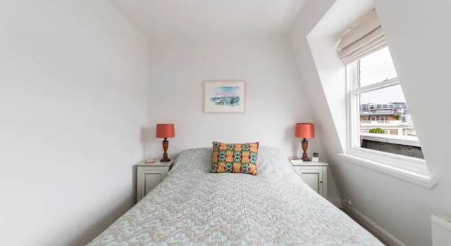 JOIVY Pimlico Flat with Terrace for 3