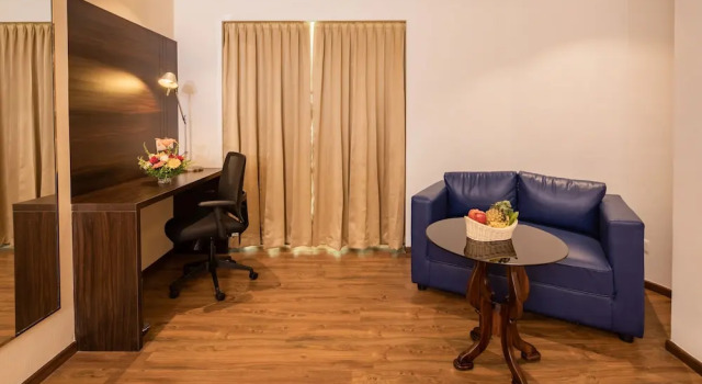 Двухместный клубный номер Standard с видом на город Goldfinch Hotel Bangalore