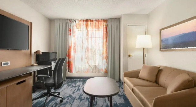Люкс Fairfield Inn and Suites by Marriott Wheeling St Clairsville