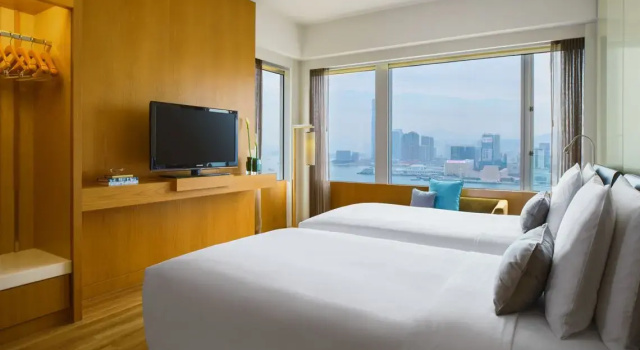 1 Bedroom Executive Lounge Access Twin Suite with Victoria Harbour View Renaissance Harbour View Hotel Hong Kong
