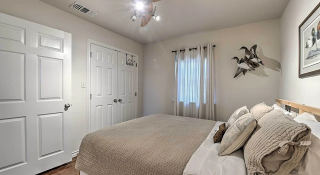 Коттедж с 3 комнатами Waterfront Home w/ Boat Dock on Lake Granbury!
