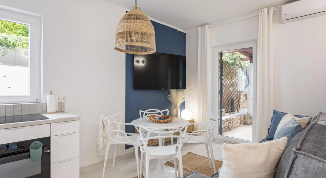 Apartment in Slatine Near the Sea Beach