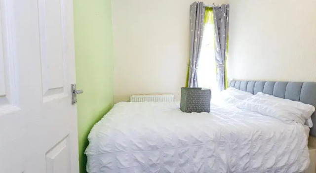 4 Beds Sleeps 6 - Elegance Leisure Stay, Burnley, Varaa Huoneisto Asunnot kohteessa Merseyside, Huoneisto