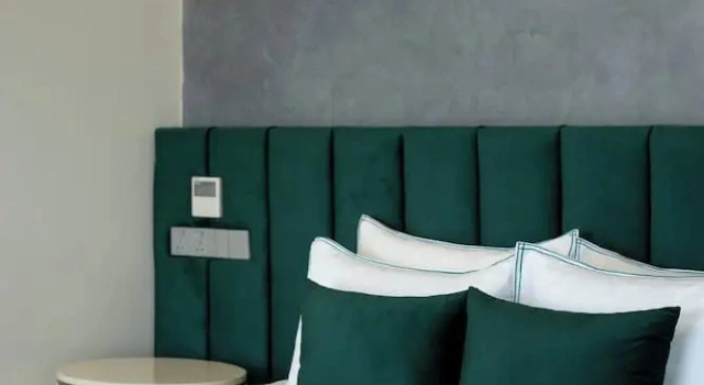 Двухместный номер Deluxe с балконом и рядом с пляжем Earls Regent Negombo "Golden Shore at Your Door - Find Your Dream Stay"