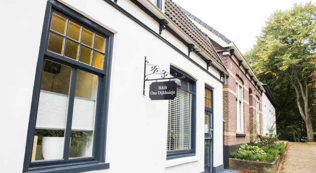 B&B Ons Dijkhuisje, Book Bed and Breakfast Noordgouwe 