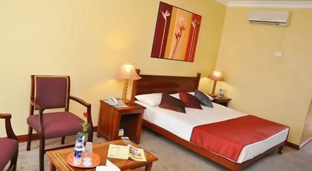 Номер Superior Gold Crest Hotel