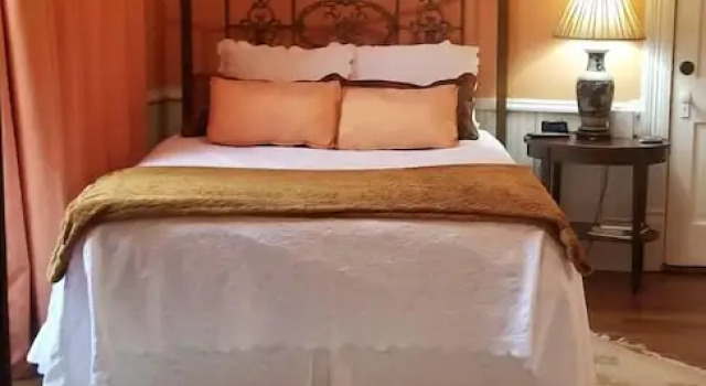Двухместный люкс Deluxe Downtown Guest Quarters Hotel