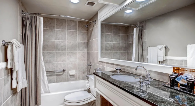 Четырёхместный номер Standard с балконом Keystone Lodge & Spa, A Vail Resorts Property