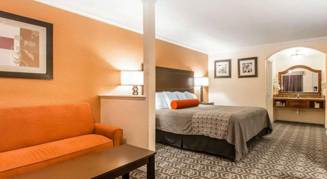 Двухместный люкс Rodeway Inn & Suites Colton-Riverside