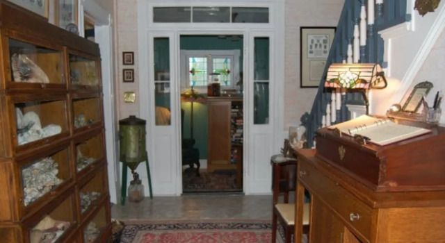 Island House of Wanchese Bed and breakfast, Забронировать Отель «постель и завтрак» Отели Острова Роанок с парковкой, Парковка