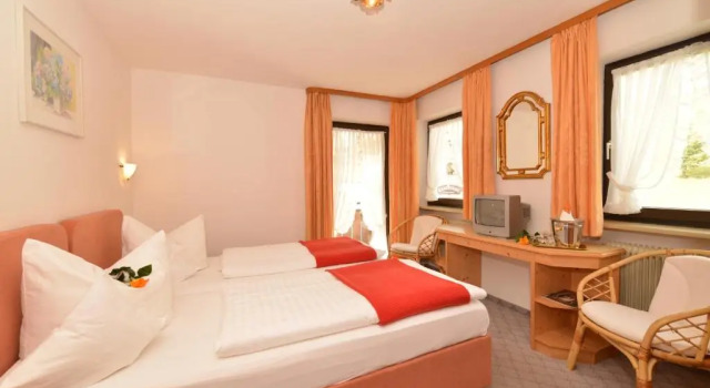 Двухместный номер Standard с балконом Hotel Adler Garni