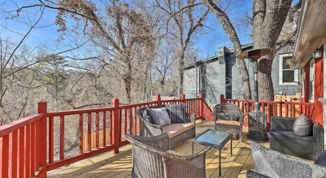Walk to Dtwn: Historic Home in Eureka Springs, Забронировать Дом для отпуска Виллы Юрика-Спрингса, рядом с Историческая железная дорога Юрика-Спрингс и Северного Арканзаса, Вилла