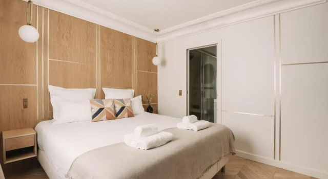 HIGHSTAY - Luxury Serviced Apartments - Louvre-Rivoli, Забронировать Апартаменты/квартира 1-й округ: Лувр Париж, рядом с Rue Tiquetonne