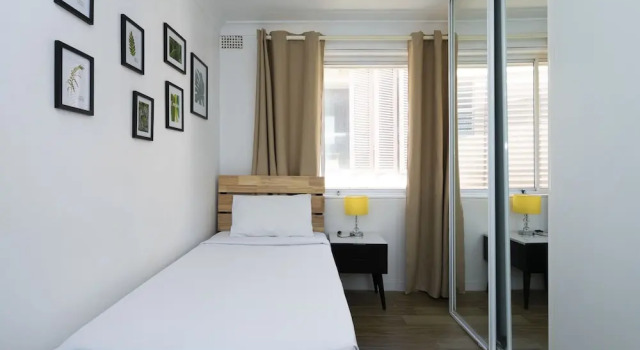 Апартаменты с 2 комнатами с балконом и рядом с пляжем Manly Beachfront Apartment
