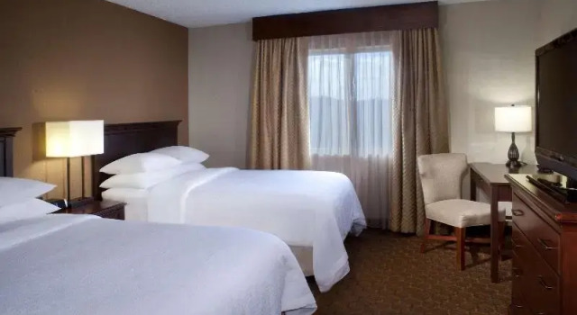 Двухместный люкс с 2 комнатами Embassy Suites by Hilton Austin Arboretum