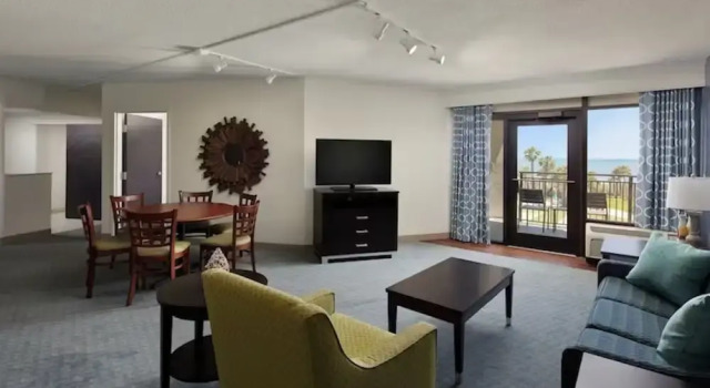 Двухместный люкс с балконом и с видом на океан DoubleTree Resort by Hilton Myrtle Beach Oceanfront