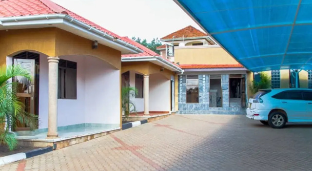D'lykerz Hotel