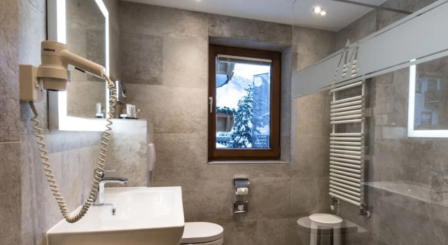 Четырёхместный номер Standard с балконом Hotel Grieserin