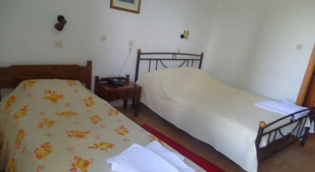 Трёхместный номер Standard с балконом Hotel Inomaos