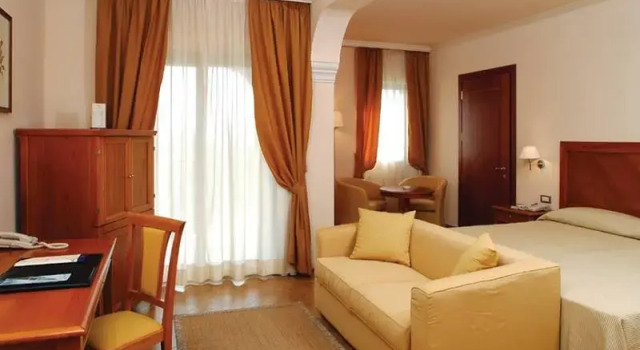 Трёхместный номер Standard с балконом Geovillage Hotel