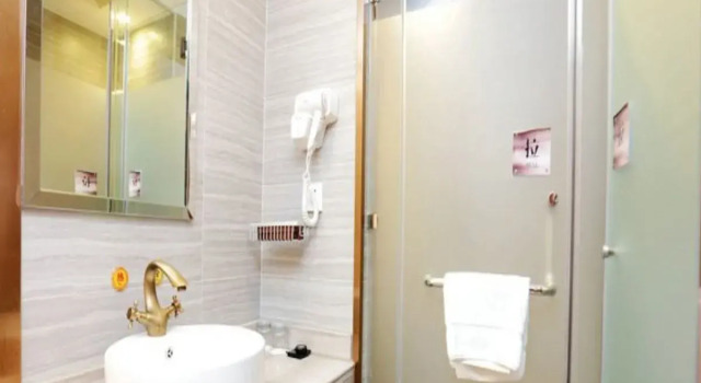 Двухместный номер Deluxe James Joyce Coffetel Hotel Nanjing High Speed Rail Station Branch