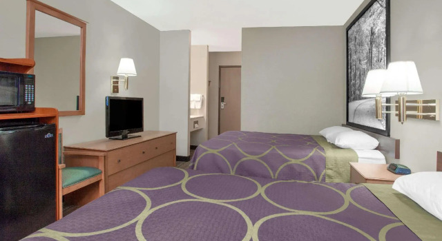 Четырёхместный номер Standard Super 8 by Wyndham Evansville East