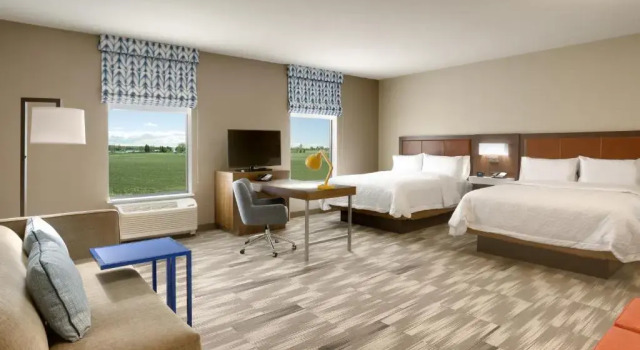 Четырёхместный люкс Executive Hampton Inn & Suites Rexburg, ID