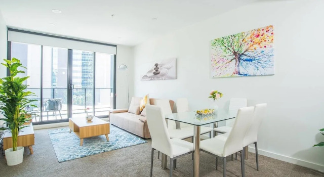 Modern And Chic Apartment Next To Parramatta Station, Забронировать Апартаменты/квартира Отели Сиднея с парковкой, рядом с Experiment Farm Cottage, Парковка