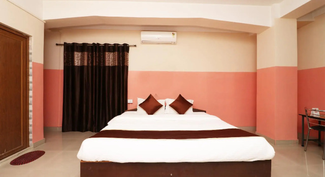 OYO 4979 Prabha Palace Lodge