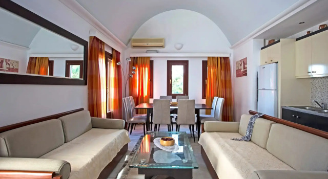 Вилла с 3 комнатами Birds Villa Apartments with Heated Pool - Including Car and Breakfast
