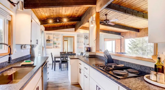Коттедж с 2 комнатами Ocean Vista Gold Beach Getaway