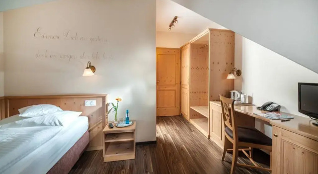 Hotel Eschenhof, Book Hotel Kirchheim by Munich Munich
